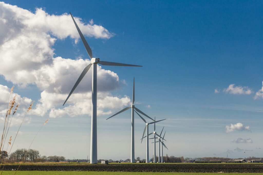 Parque eólico conectado al sistema eléctrico con aerogeneradores